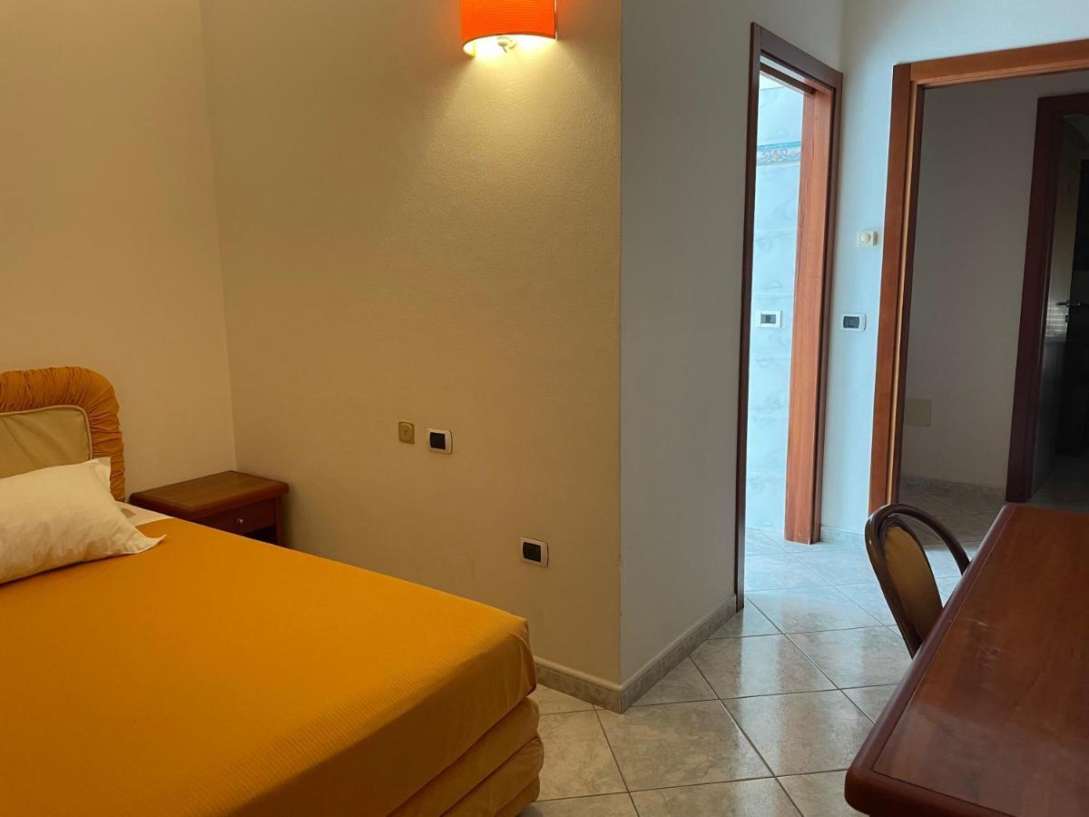Il Cinghialetto Hotel Фони Екстериор снимка