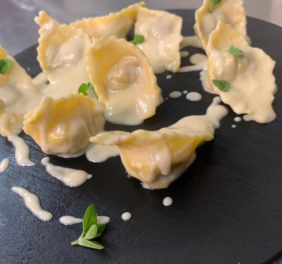 Il Cinghialetto Hotel Фони Екстериор снимка