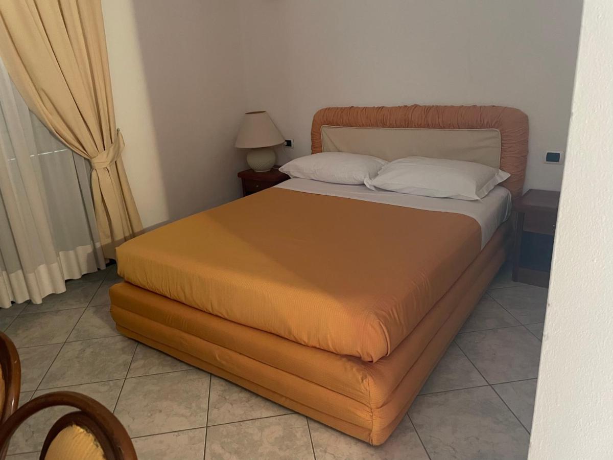Il Cinghialetto Hotel Фони Екстериор снимка