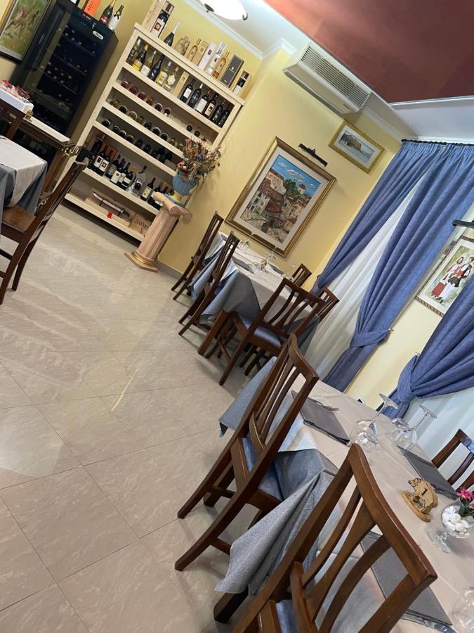 Il Cinghialetto Hotel Фони Екстериор снимка