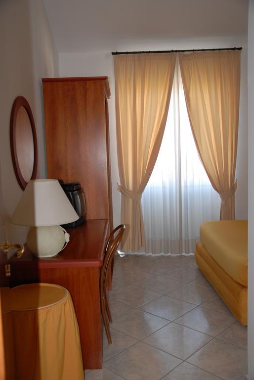 Il Cinghialetto Hotel Фони Екстериор снимка
